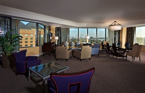 Premium bedding, pillow-top beds, in-room safe, iron/ironing board -  Hilton Anatole (Dallas)