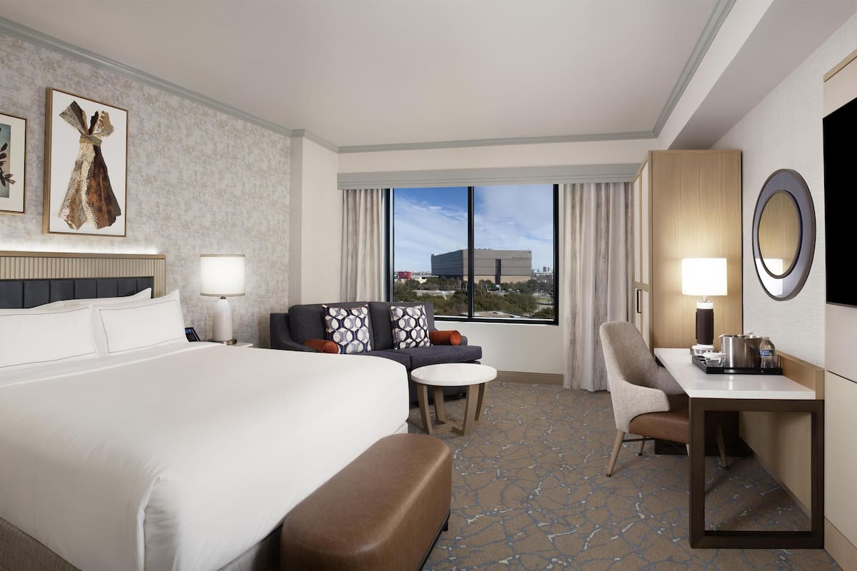 Premium bedding, pillowtop beds, in-room safe, iron/ironing board