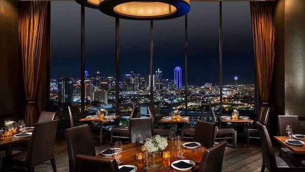 4 restaurants; breakfast, lunch, and dinner served