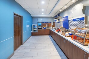 Café da manhã com buffet grátis todos os dias