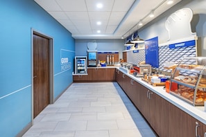 Café da manhã com buffet grátis todos os dias