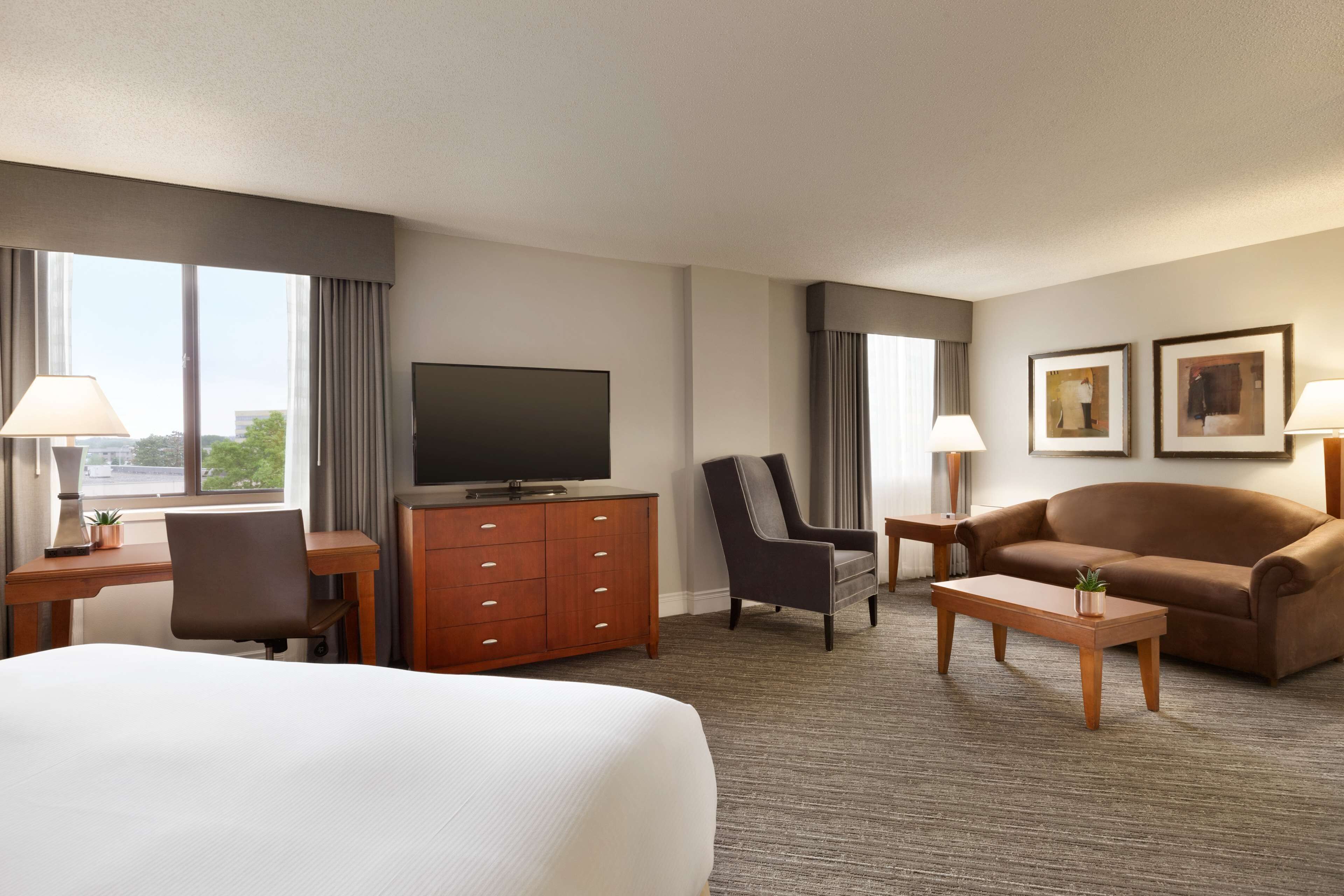 Premium bedding, in-room safe, desk, blackout curtains