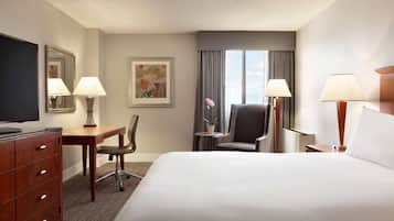 Roupas de cama premium, cofres nos quartos, escrivaninha