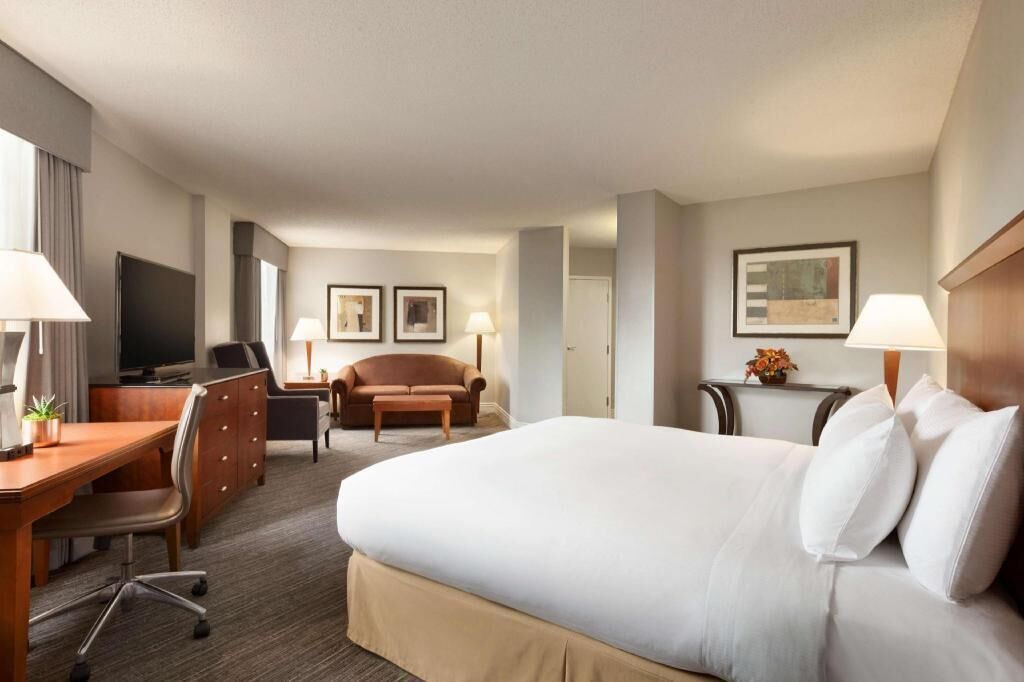 Premium bedding, in-room safe, desk, blackout curtains