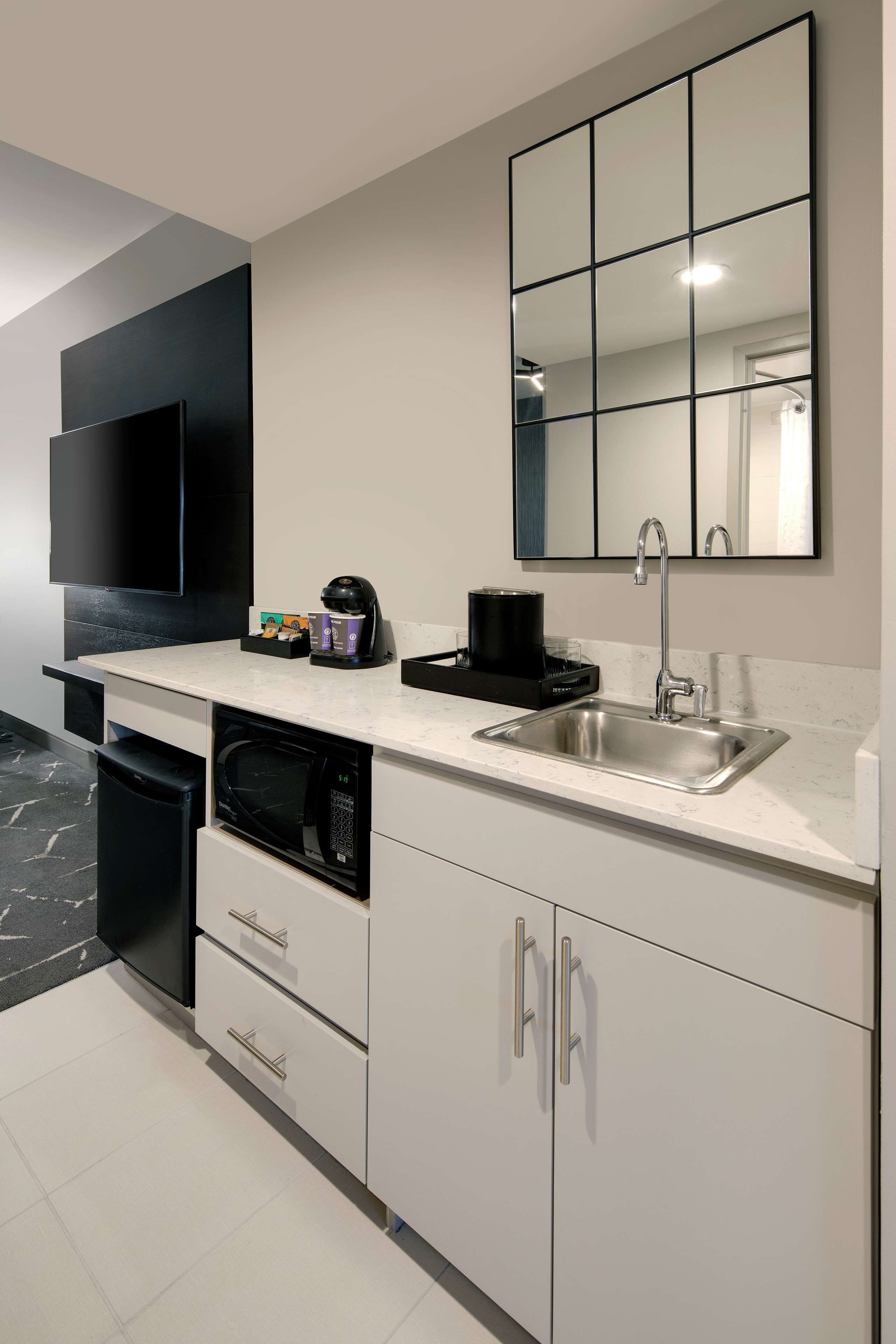 premium bedding, in-room safe, desk, laptop workspace