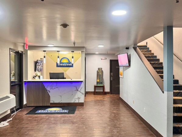 Reception - Days Inn by Wyndham Salina I-70 (Salina)
