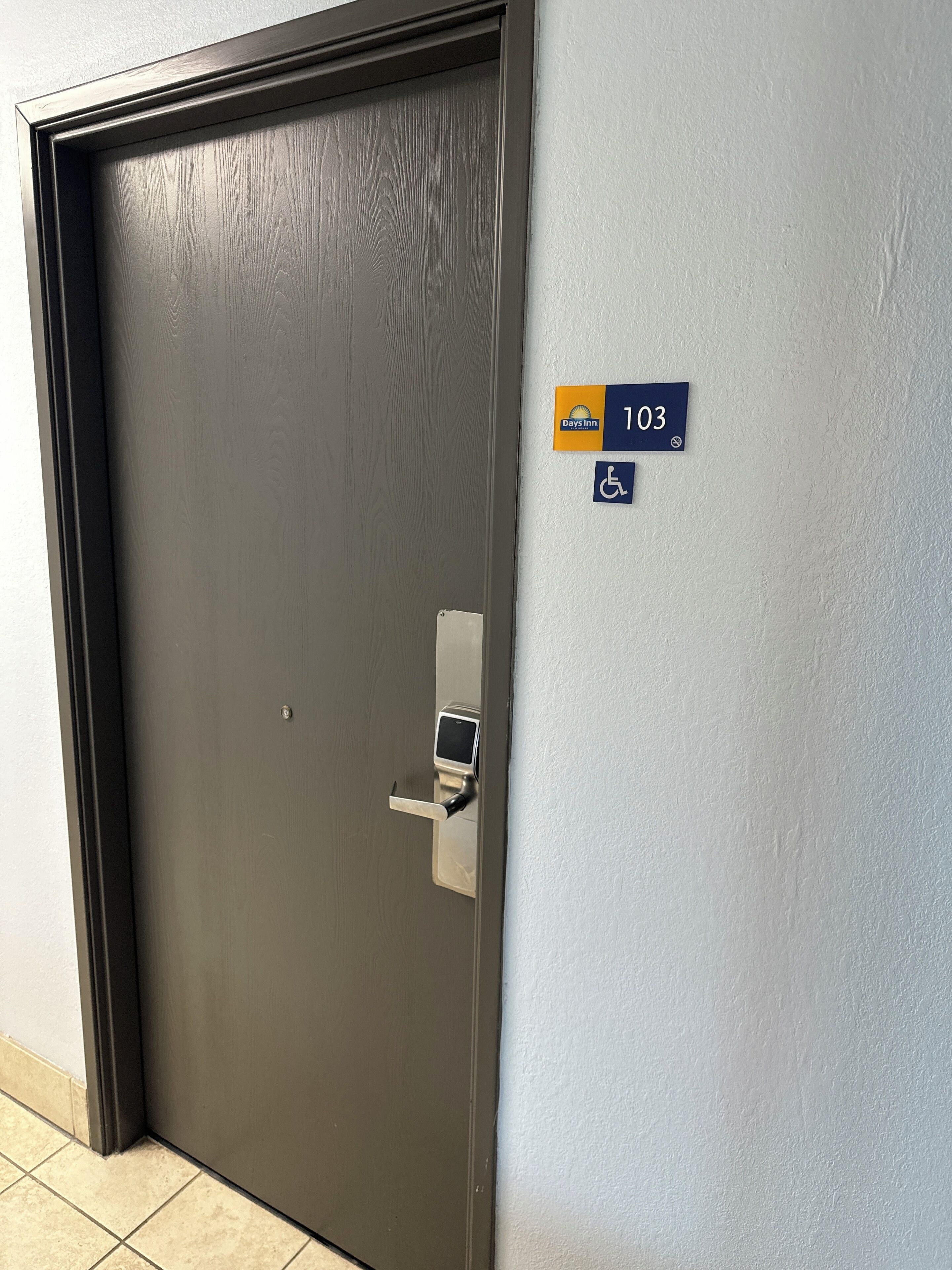 Standard-huone, 1 suuri parisänky, esteetön | Työpöytä, silitysrauta/-lauta, ilmaiset vauvansängyt, ilmainen Wi-Fi