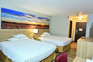 Kamar Standar, 2 Tempat Tidur Queen | Meja kerja, setrika/meja setrika, dan tempat tidur bayi gratis