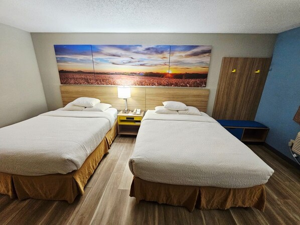 Escritorio, tabla de planchar con plancha y cunas gratuitas 