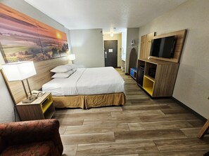 Standard Room, 1 King Bed | Desk, iron/ironing board, free cribs/infant beds, free WiFi - Days Inn by Wyndham Salina I-70 (Salina)