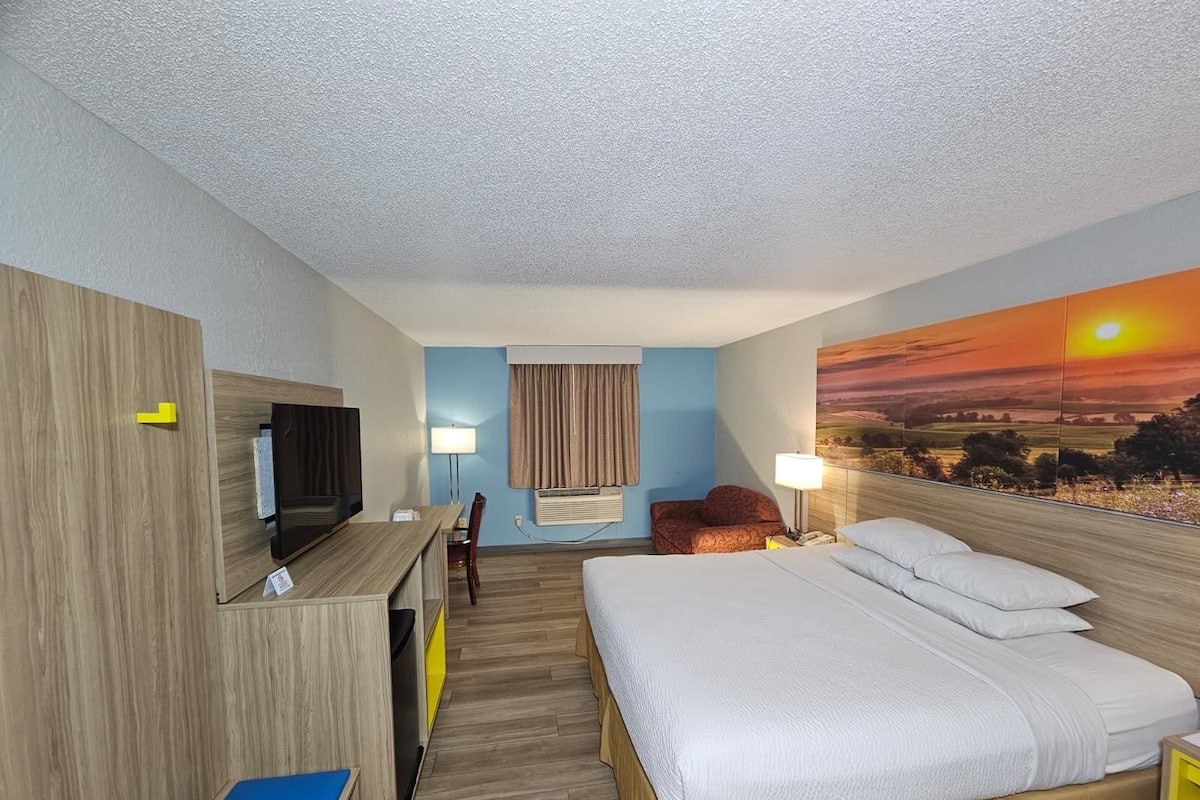 Escritorio, tabla de planchar con plancha y cunas gratuitas