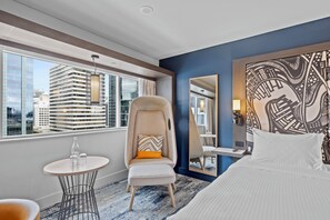 Minibar, in-room safe, desk, laptop workspace - voco Brisbane City Centre by IHG (Brisbane)