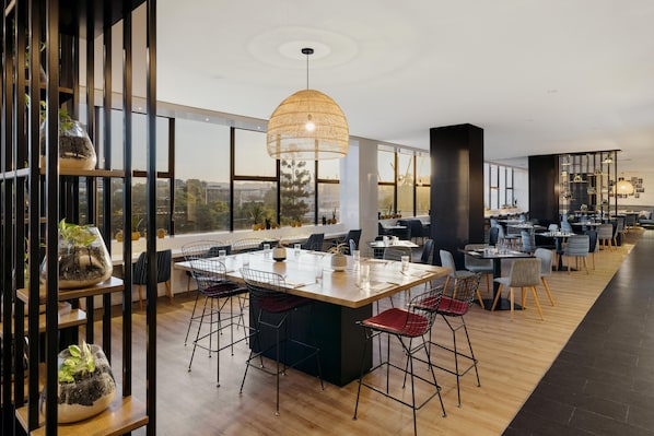 Petit déjeuner buffet servi tous les jours en supplément
