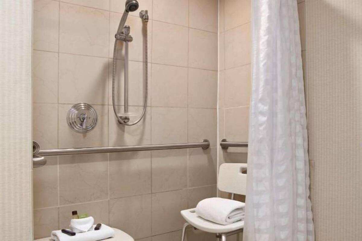 Bathroom | Free toiletries, hair dryer, towels, soap