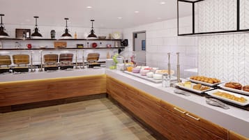 Termasuk sarapan pesanan masak setiap hari