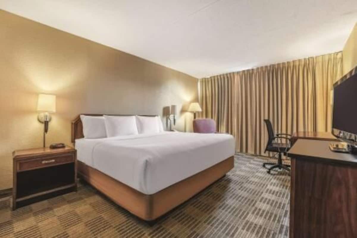 Ropa de cama de alta calidad y escritorio