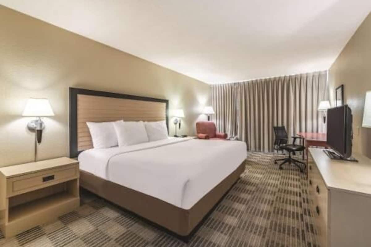 Ropa de cama de alta calidad y escritorio