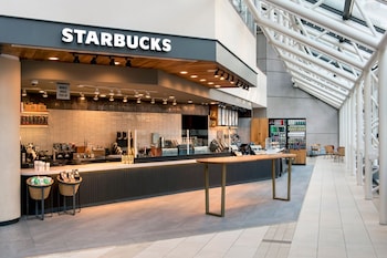 3 restaurants, breakfast, lunch, dinner served; American cuisine at Boston Marriott Copley Place