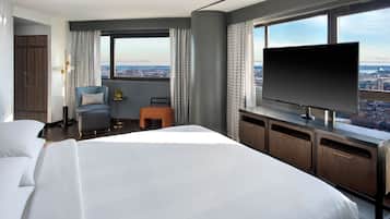 Room, 1 King Bed, Corner | Pillow-top beds, in-room safe, desk, iron/ironing board