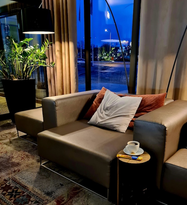 Coin salon dans le hall