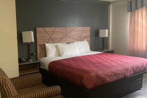 Quarto, 1 cama King, para não fumantes | Cofres nos quartos, berços grátis, camas extras/dobráveis (sobretaxa)