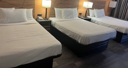 Howard Johnson by Wyndham Malden Boston Area