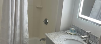 Howard Johnson by Wyndham Malden Boston Area