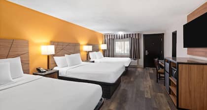 Howard Johnson by Wyndham Malden Boston Area