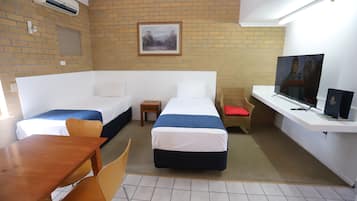 Familienstudio, 2 Schlafzimmer | Individuell eingerichtet, Schreibtisch, Bügeleisen/Bügelbrett