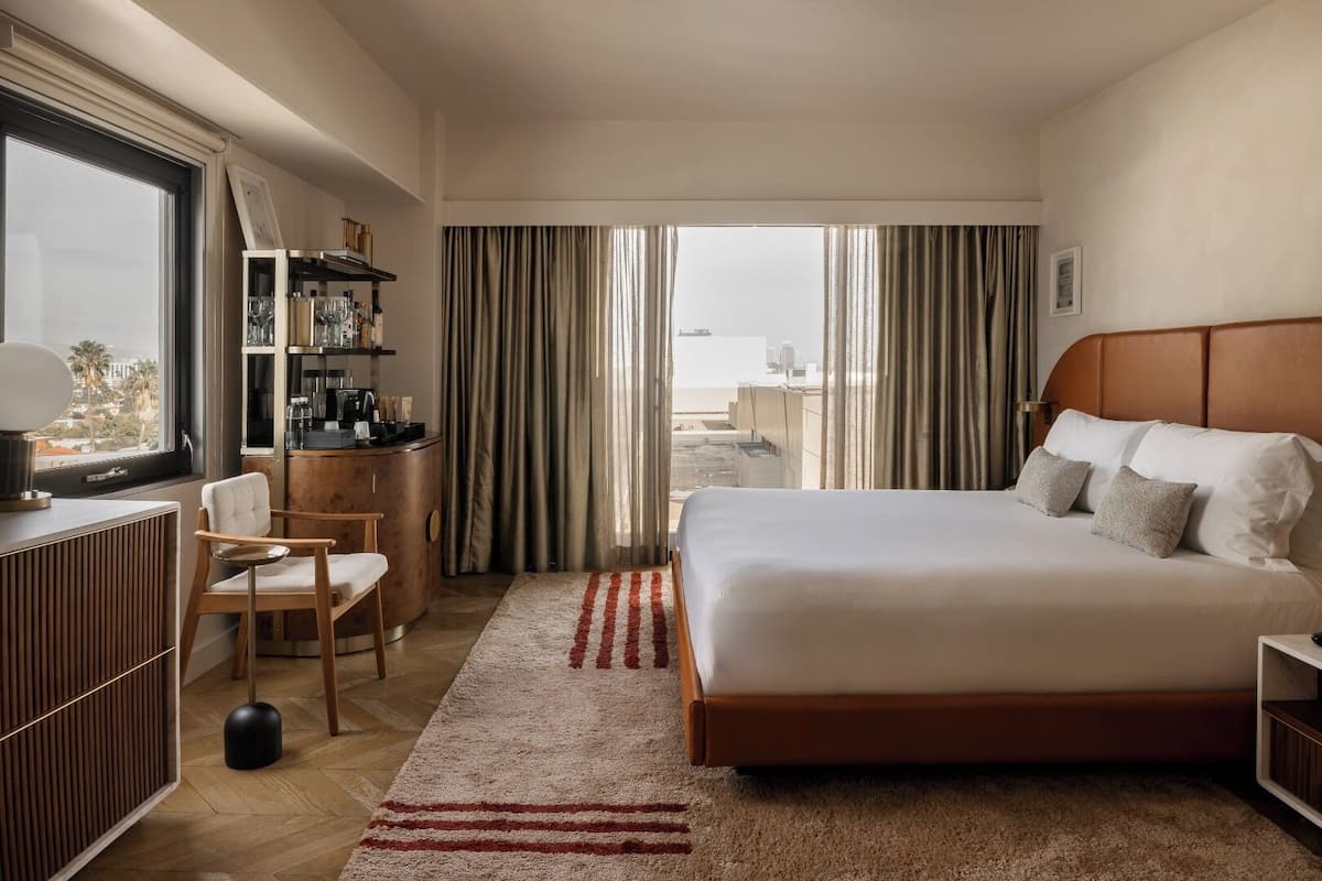 Club Studio (Skyview) | Premium bedding, minibar, in-room safe, iron/ironing board