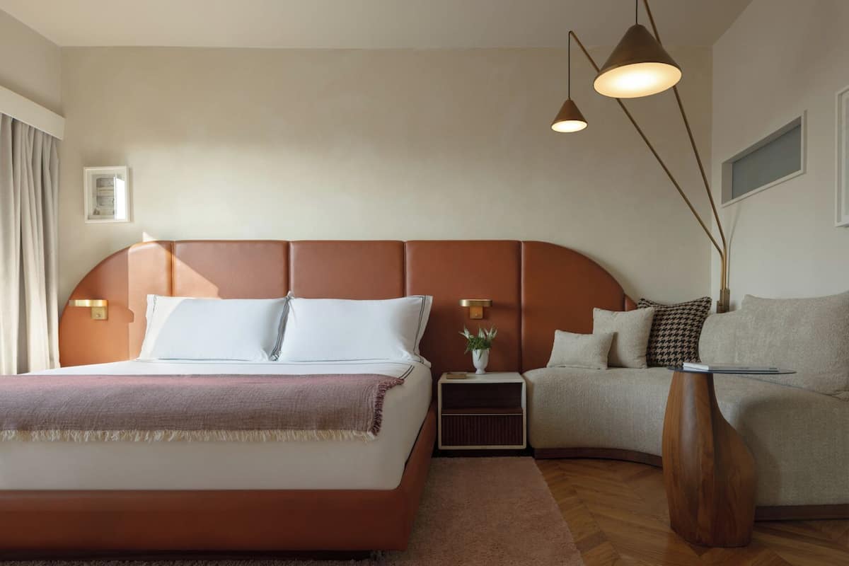 Suite (Sixty Suite) | Premium bedding, minibar, in-room safe, iron/ironing board