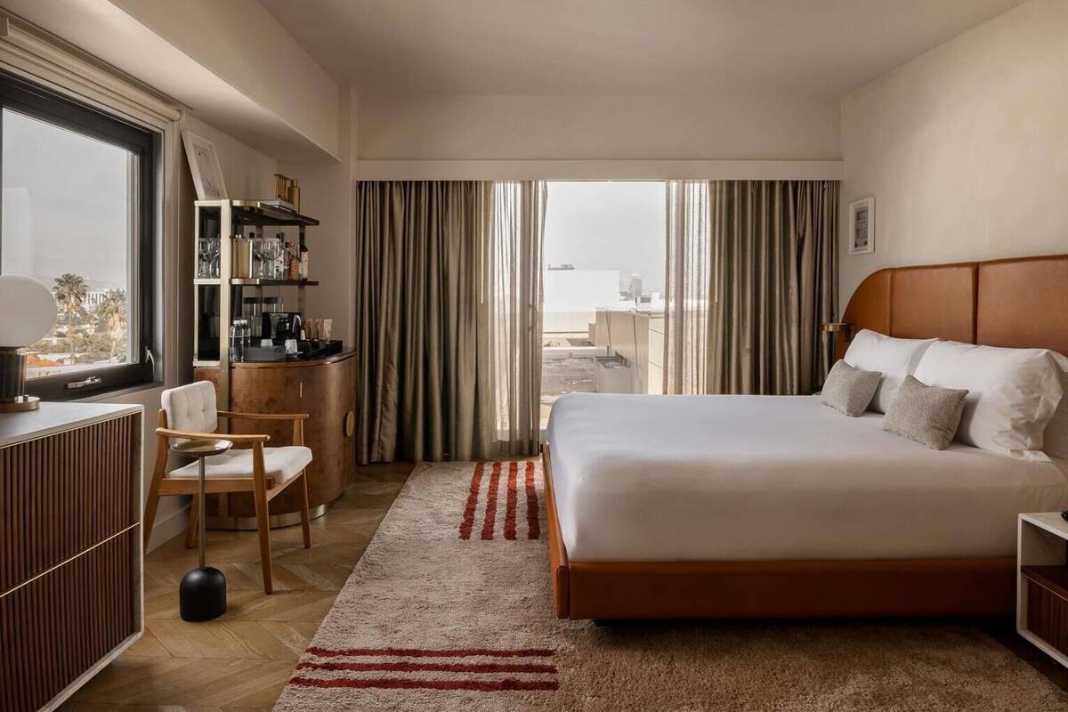 Studio King | Premium bedding, minibar, in-room safe, iron/ironing board