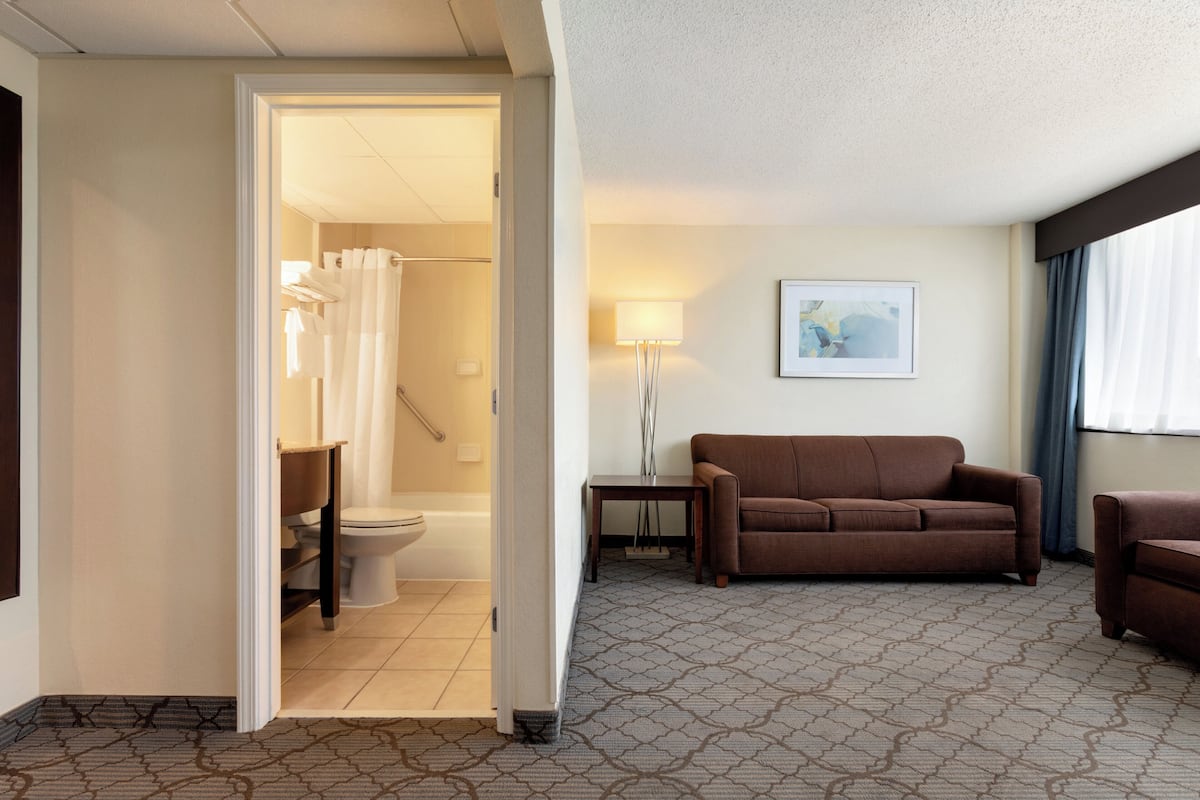 1 bedroom, premium bedding, pillow-top beds, desk