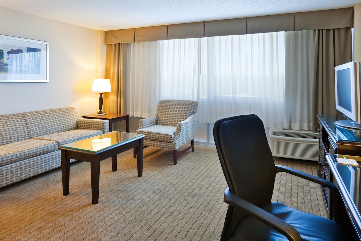 Suite, 1 Bedroom (Walk-In Shower)