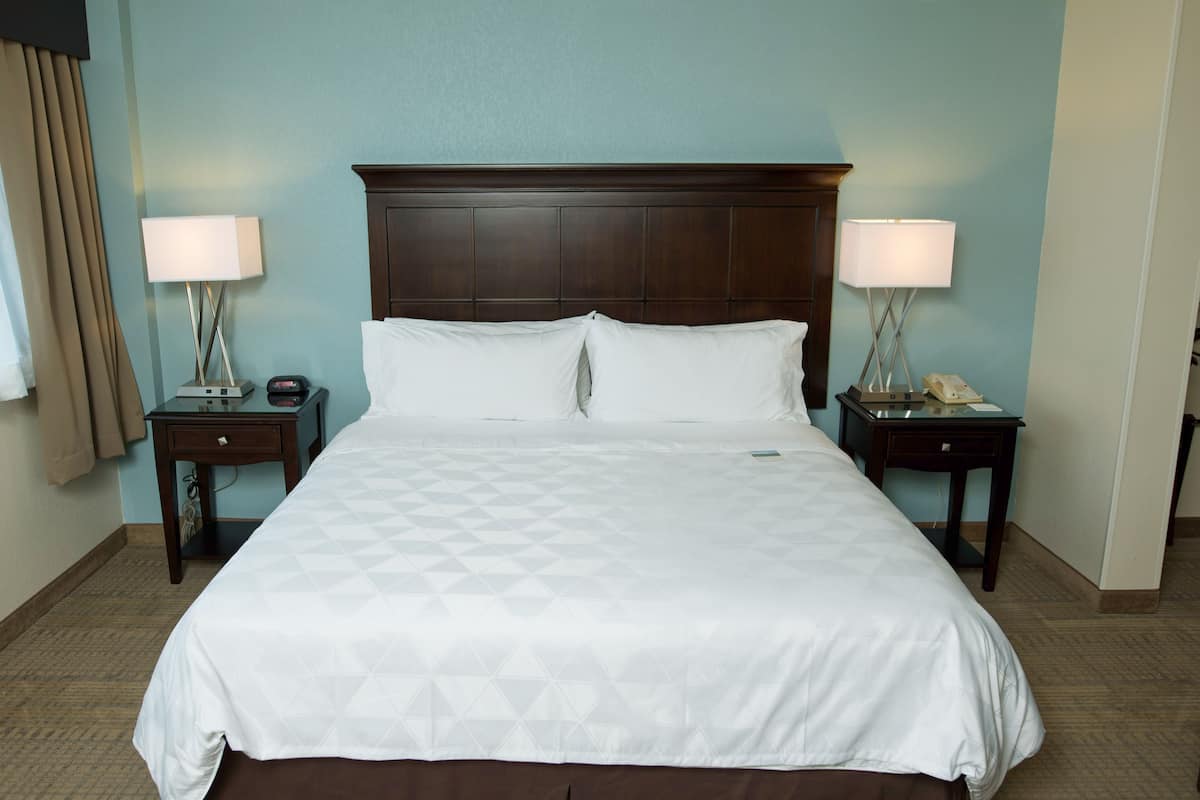 Literie de qualité, lit avec matelas à plateau-coussin, bureau