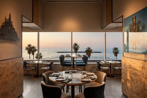 2 restaurants, spécialités Cuisine méditerranéenne