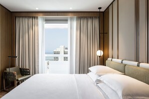 Premium bedding, pillow-top beds, minibar, in-room safe - Sheraton Grand Tel Aviv (Tel Aviv)