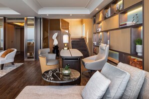 1 kamar tidur, seprai premium, bantalan ekstra lembut, dan minibar