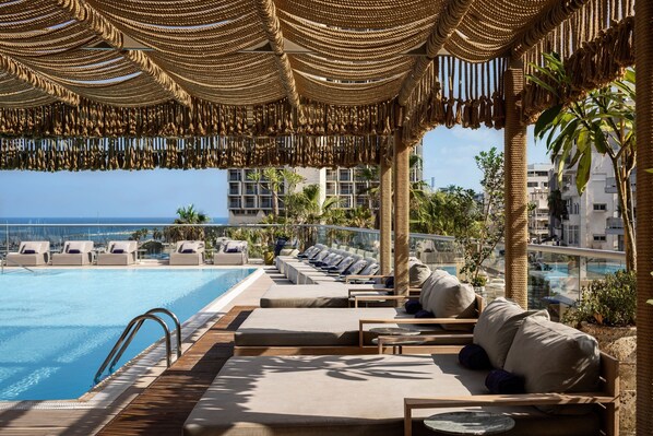 Outdoor pool, open 8:00 AM to 5:00 PM, pool umbrellas, sun loungers - Sheraton Grand Tel Aviv (Tel Aviv)