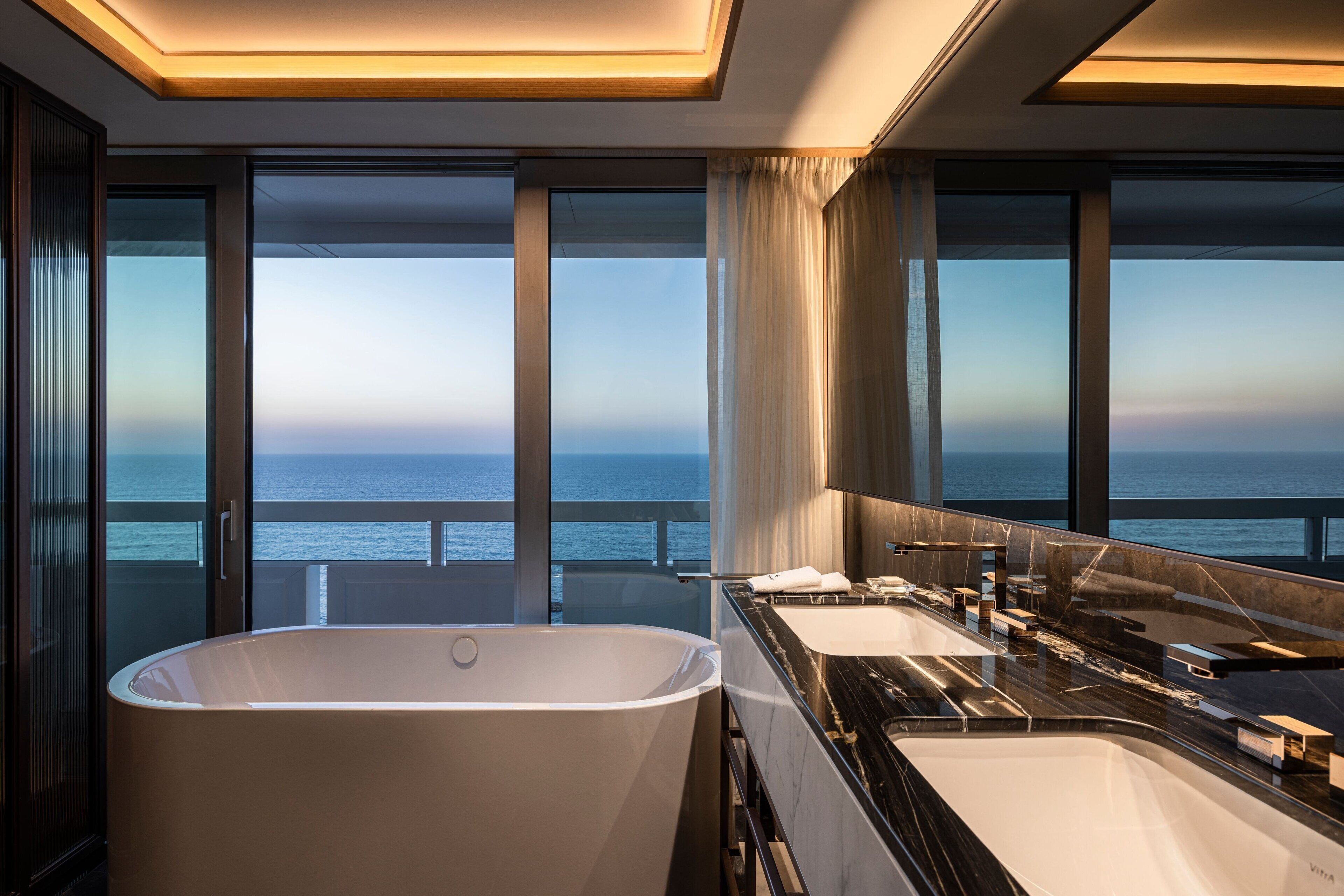 1 bedroom, premium bedding, pillow-top beds, minibar