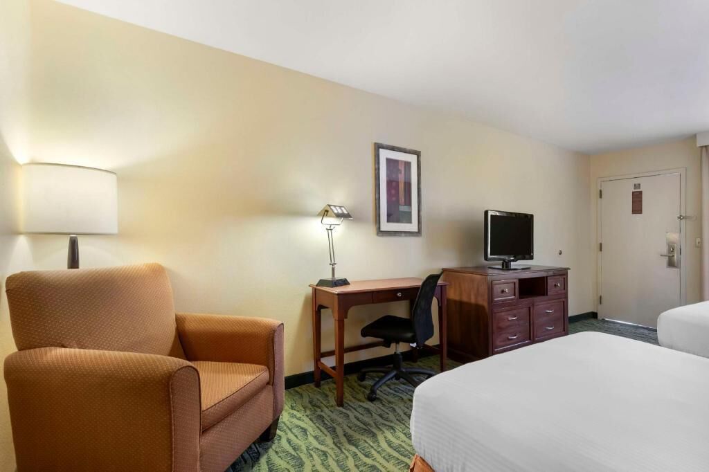 Desk, laptop workspace, free WiFi, bed sheets