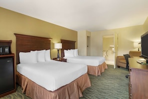 Chambre Standard, 2 lits doubles, accessible aux personnes à mobilité réduite, baignoire