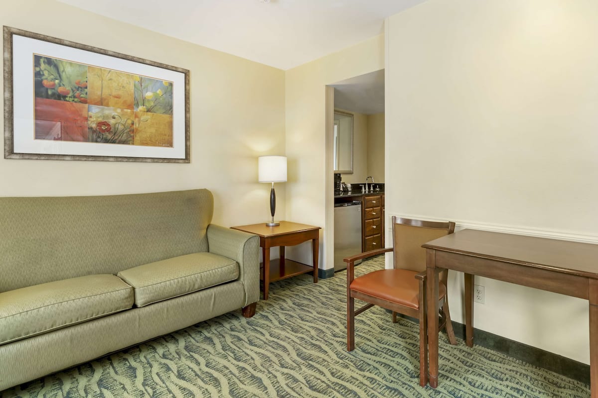 desk, laptop workspace, free wifi, bed sheets