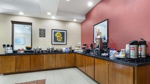 فطور كامل مجانًا يوميًا