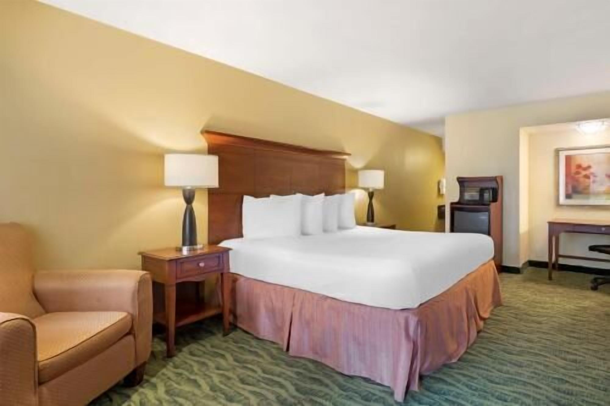 Desk, laptop workspace, free WiFi, bed sheets