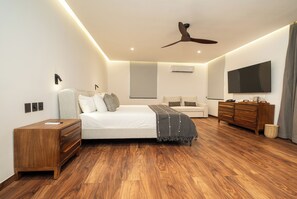 Master Suite with Pool View | In-room safe, individually decorated, individually furnished - Na Balam Hotel (Isla Mujeres)