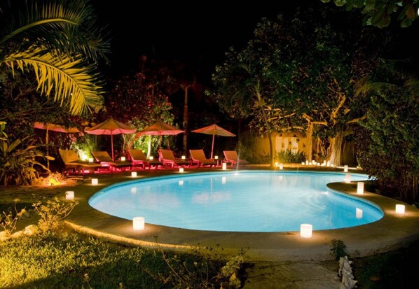 Outdoor pool, pool umbrellas