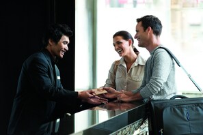 Reception - DoubleTree by Hilton Norwalk (Norwalk)