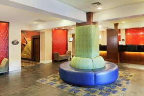 Lobby lounge - DoubleTree by Hilton Norwalk (Norwalk)