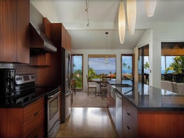 Condo, 2 Bedrooms, Ocean View (38F) | Property amenity